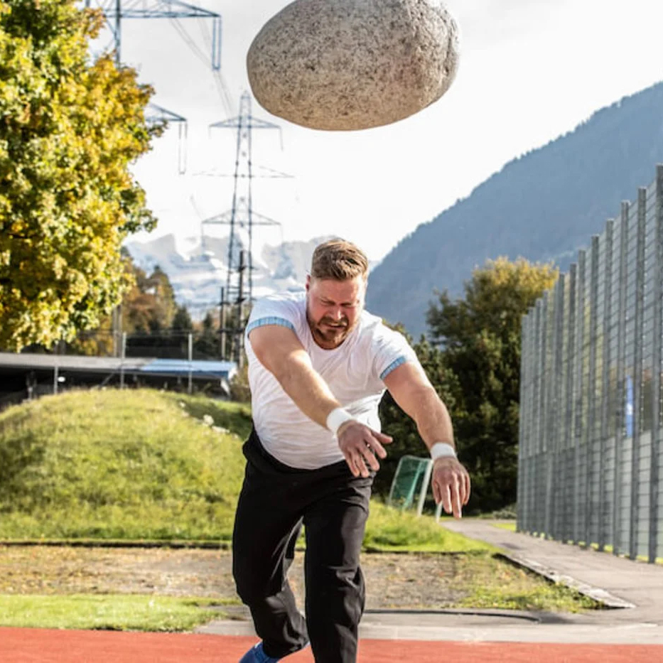 Martin Jakober beim Steinstossen – Explosivkraft und mentale Fokussierung im Wettkampf